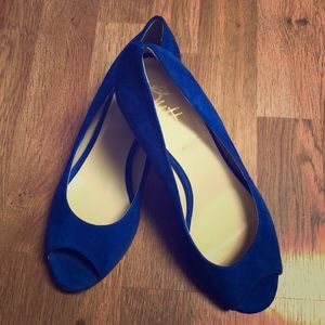 Open toe  blue suede shoes